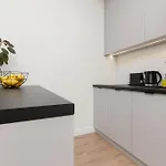Apartmanhotel Cozy Domaniewska With Gym & Sauna In Mokotow By Renters Varsó