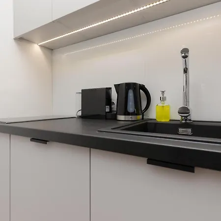 Comfortable Apartment And Studio With Parking And Access To Fitness Gym And Sauna By Noclegi Renteres Aparthotel 4*