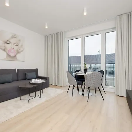 Comfortable Apartment And Studio With Parking And Access To Fitness Gym And Sauna By Noclegi Renteres Апарт-готель 4*