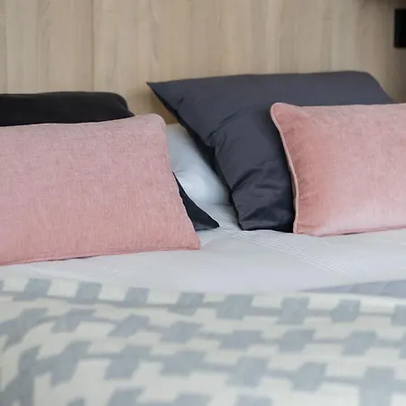 Апарт-готель Comfortable Apartment And Studio With Parking And Access To Fitness Gym And Sauna By Noclegi Renteres 4*
